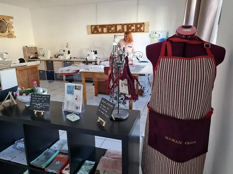 Aurélia Brandmeyer dans sa Boutique L'Atelier d'Aurélia à Héming