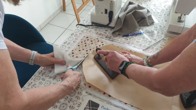 Cours de couture à Héming près de Sarrebourg