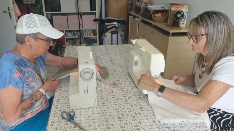 Cours de couture à Héming près de Sarrebourg