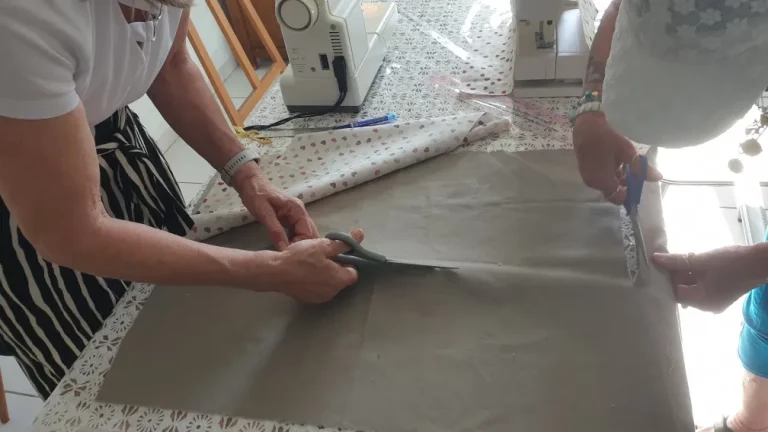 Cours de couture à Héming près de Sarrebourg