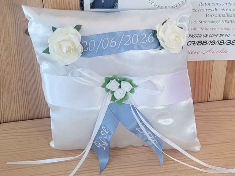 Coussin porte alliances brodé