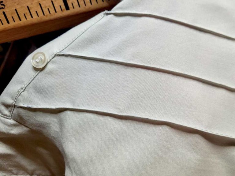Chemises militaires : confections de plis officiels.