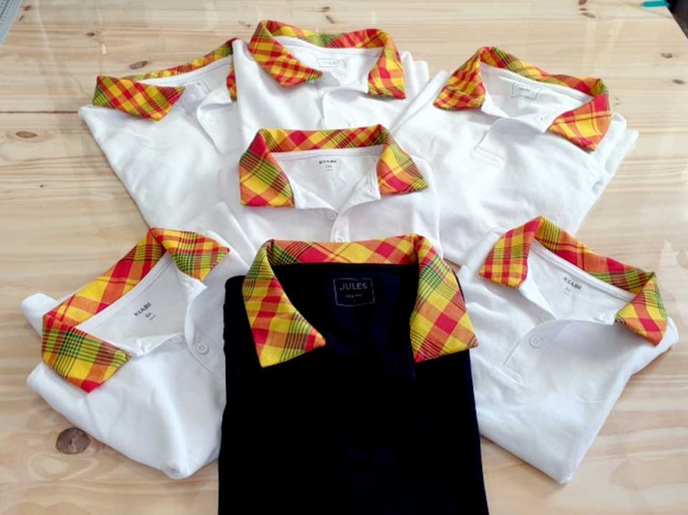 Modification des cols sur polos pour un mariage